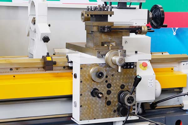 Загальний вигляд токарного верстата CU-630 CU-630 Верстат токарно-гвинторізний. Загальний вигляд